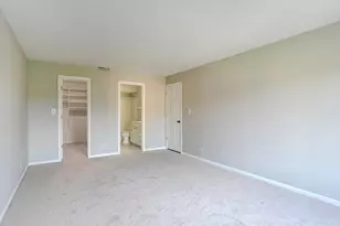 701 Lake Hinsdale Dr, Willowbrook, IL 60527 - Photo 13