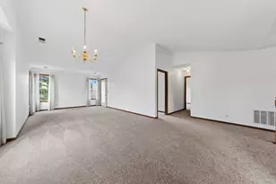 208 Chesterfield Ct, Schaumburg, IL 60193 - Photo 3