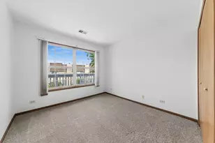 208 Chesterfield Ct, Schaumburg, IL 60193 - Photo 15