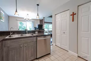 854 Old Checker Rd, Buffalo Grove, IL 60089 - Photo 9