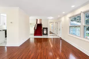450 Heather Ln, Carol Stream, IL 60188 - Photo 9