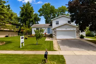 450 Heather Ln, Carol Stream, IL 60188 - Photo 1