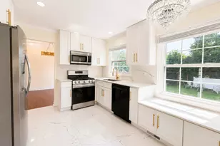 450 Heather Ln, Carol Stream, IL 60188 - Photo 11