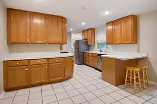 46 Avon Rd, Elk Grove Village, IL 60007 - Photo 5