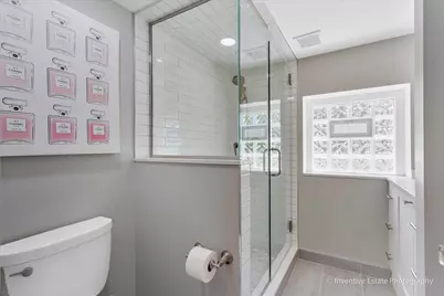 331 W Hillside Avenue, Elmhurst, IL 60126 - Photo 13