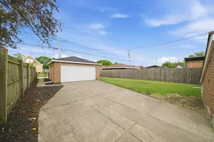 10910 S Ave L, Chicago, IL 60617 - Photo 27