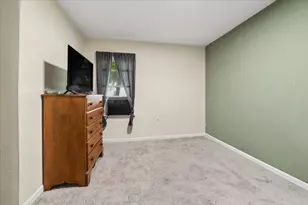 121 Davison St, Joliet, IL 60433 - Photo 7