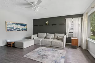 121 Davison St, Joliet, IL 60433 - Photo 3