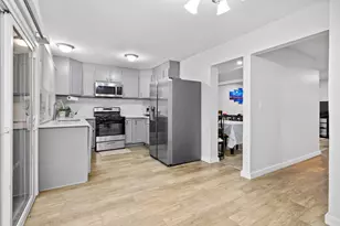 422 Gainsborough Ct, Bolingbrook, IL 60440 - Photo 7