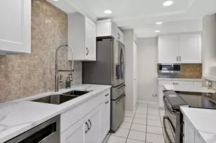 6340 Americana Dr, Willowbrook, IL 60527 - Photo 9