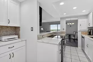 6340 Americana Dr, Willowbrook, IL 60527 - Photo 7