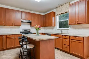 633 Versailles Dr, Bartlett, IL 60103 - Photo 7