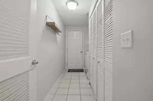 974 Kensington Dr, Northbrook, IL 60062 - Photo 9