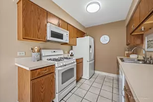 2102 Muirfield Cir, Elgin, IL 60123 - Photo 11