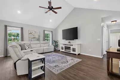 800 E Short Drive, Coal City, IL 60416 - Photo 5