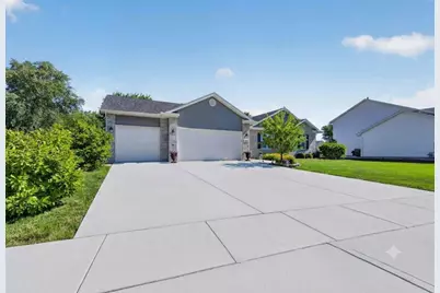 800 E Short Drive, Coal City, IL 60416 - Photo 3