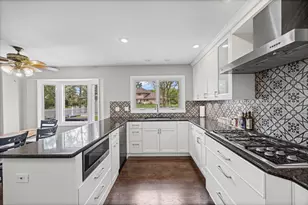 412 Stratford Ln, Willowbrook, IL 60527 - Photo 5