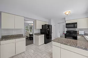 815 E Hintz Rd, Arlington Heights, IL 60004 - Photo 9