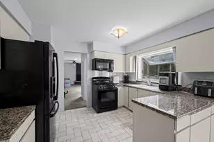 815 E Hintz Rd, Arlington Heights, IL 60004 - Photo 7