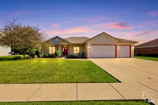 613 The Hague Rd, Peotone, IL 60468 - Photo 1