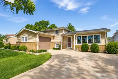 98 Lancaster Lane, Des Plaines, IL 60018 - Photo 1