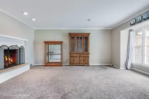 240 Park Crest Dr, Freeport, IL 61032 - Photo 3