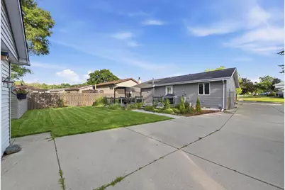 706 Hillside Drive, Streamwood, IL 60107 - Photo 19