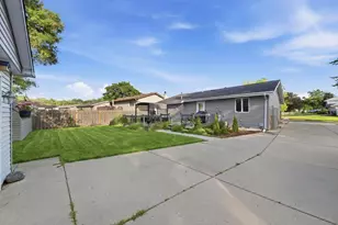 706 Hillside Dr, Streamwood, IL 60107 - Photo 19