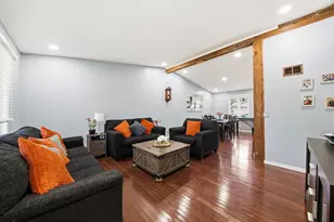 706 Hillside Dr, Streamwood, IL 60107 - Photo 3