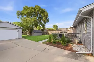 706 Hillside Dr, Streamwood, IL 60107 - Photo 15