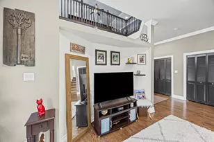 130 S Elm Tree Ln, Elmhurst, IL 60126 - Photo 7