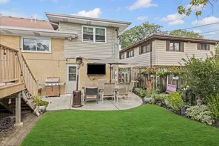 130 S Elm Tree Ln, Elmhurst, IL 60126 - Photo 23