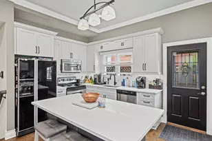 130 S Elm Tree Ln, Elmhurst, IL 60126 - Photo 5