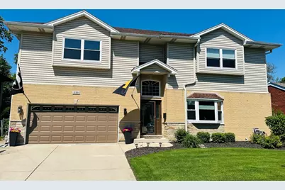 130 S Elm Tree Lane, Elmhurst, IL 60126 - Photo 1