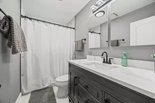 130 S Elm Tree Ln, Elmhurst, IL 60126 - Photo 13