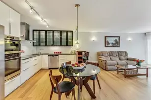16 E Old Willow Rd, Prospect Heights, IL 60070 - Photo 5