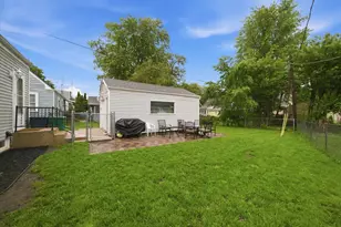 525 Sunset Dr, Elgin, IL 60123 - Photo 23