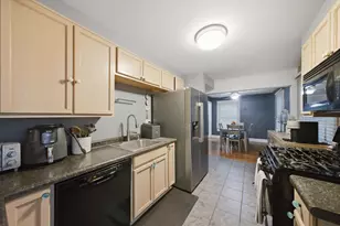 525 Sunset Dr, Elgin, IL 60123 - Photo 9