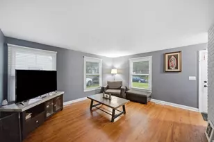 525 Sunset Dr, Elgin, IL 60123 - Photo 3