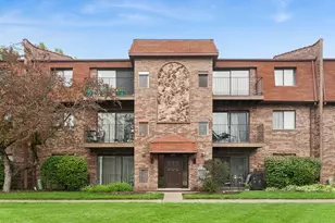 111 W Brandon Ct, Palatine, IL 60067 - Photo 1