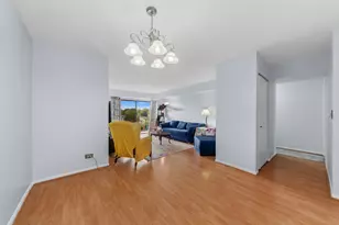 111 W Brandon Ct, Palatine, IL 60067 - Photo 7