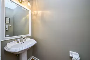 26W039 Marion Ave, Wheaton, IL 60187 - Photo 17