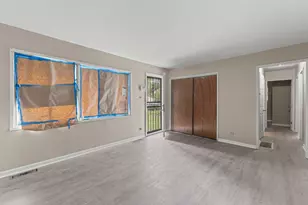 172 W 158th St, Harvey, IL 60426 - Photo 3