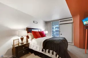 300 N State St, Chicago, IL 60654 - Photo 11