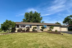 19402 Hahn Dr, Dekalb, IL 60115 - Photo 1