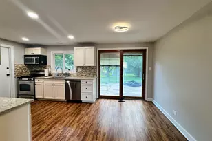 134 S Salem Dr, Schaumburg, IL 60193 - Photo 7