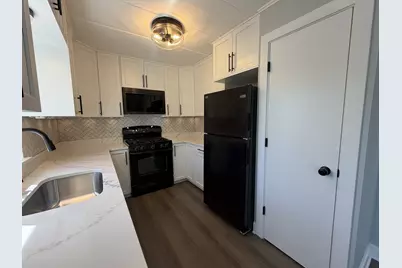 659 Des Plaines Avenue #5D, Des Plaines, IL 60016 - Photo 11