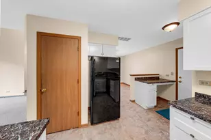 265 Yorkshire Ct, Gurnee, IL 60031 - Photo 17