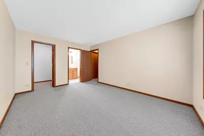 265 Yorkshire Court, Gurnee, IL 60031 - Photo 5