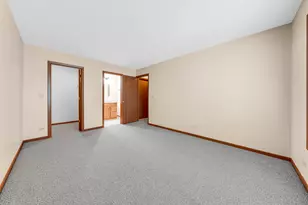 265 Yorkshire Ct, Gurnee, IL 60031 - Photo 5